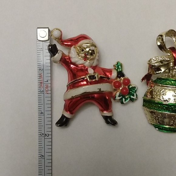Christmas Fun Brooch Lot of 3 Santa, Ornament, Cat Red Green Goldtone - Picture 10 of 11